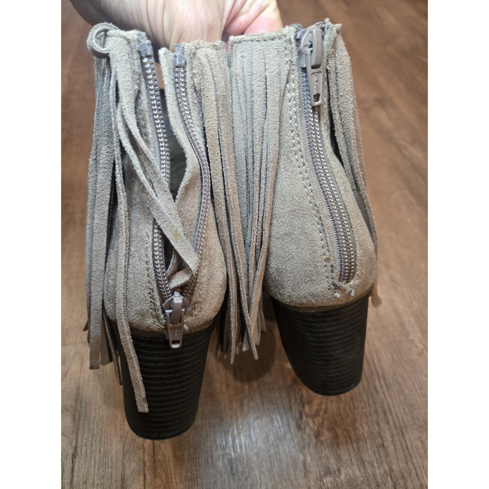 Candie's Suede Heeled Ankle Booties Size 8.5 Western Fringe Boho Taupe Roadhouse - Picture 4 of 7